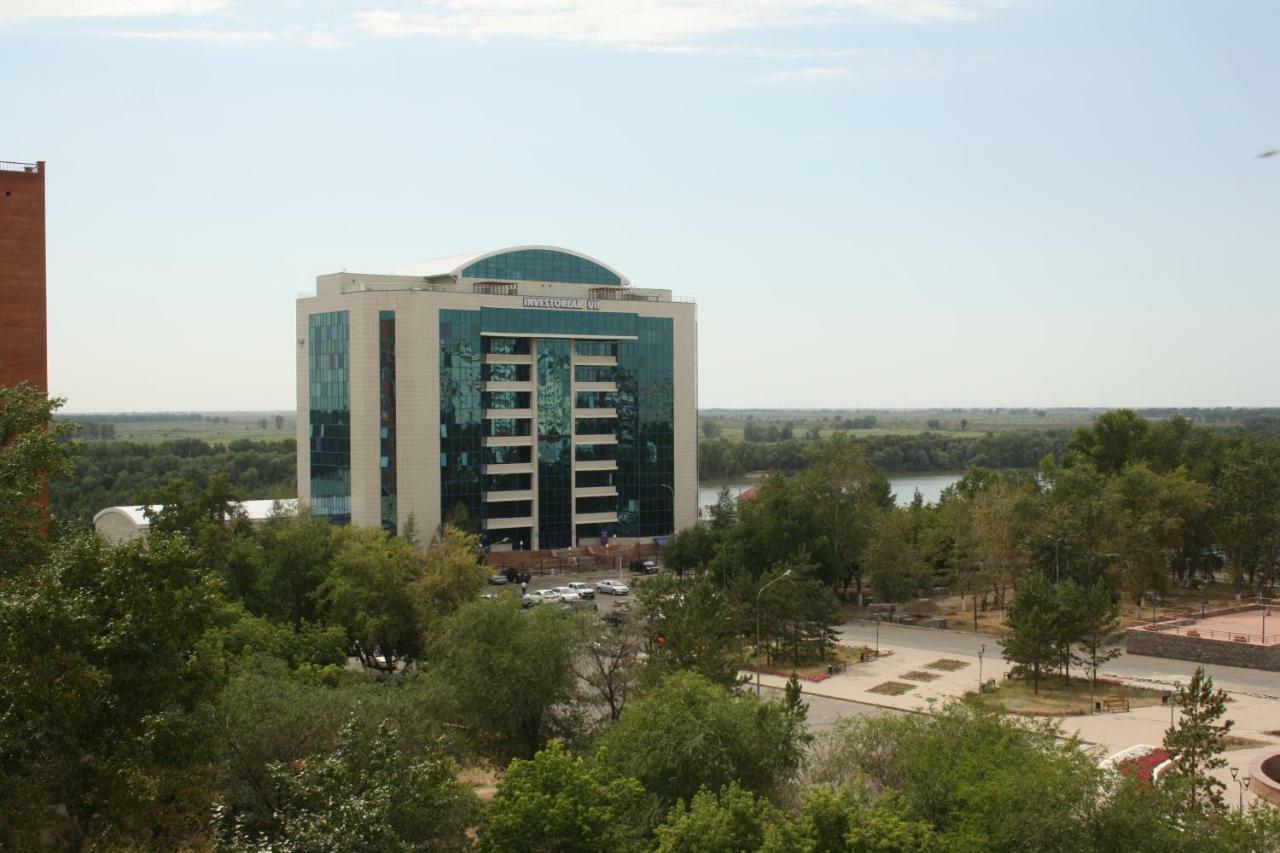 1-Комнатная Квартира На Набережной Pavlodar Buitenkant foto